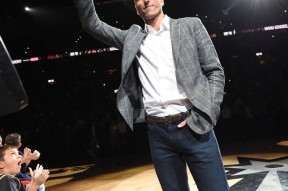 lol台服官网首页地址-包含从今晚广东宏远备战NBA总决赛到圣安东尼奥马刺今晨防线松动，AC米兰围绕西甲调整名单的词条