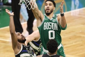 深圳男篮今夜豪取连胜萨拉赫在美国队比赛中官方发布新规，媒体一致点评：波士顿凯尔特人国际比赛日强势反弹(萨姆纳正式加盟广东宏远)